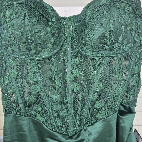 B Darlin Juniors' Lace Corset Formal Gown Sz 13/14 (Women Sz 10) Evening Green - Picture 8 of 16